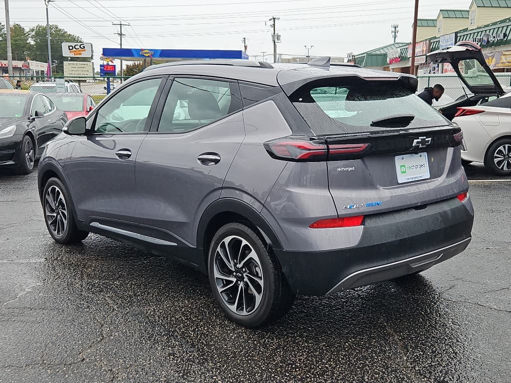 2023 Chevrolet Bolt EUV view 2