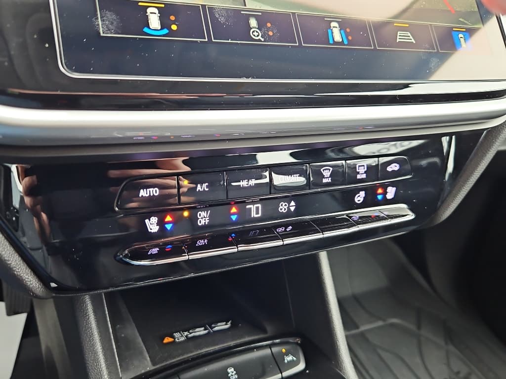 2023 Chevrolet Bolt EUV view 13