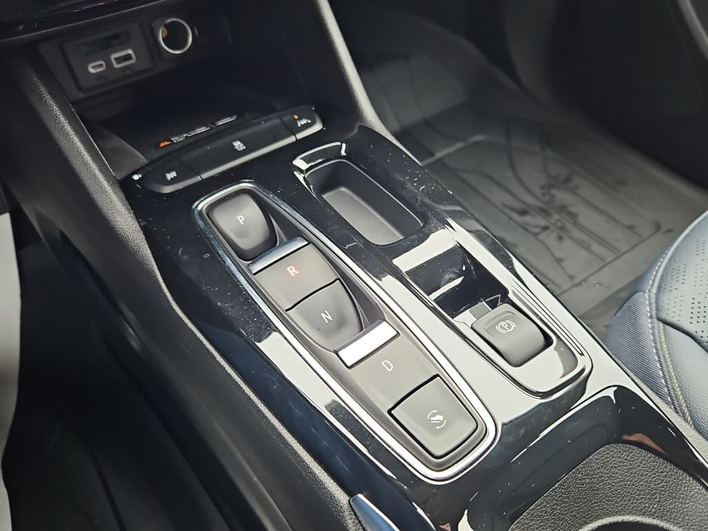 2023 Chevrolet Bolt EUV view 17