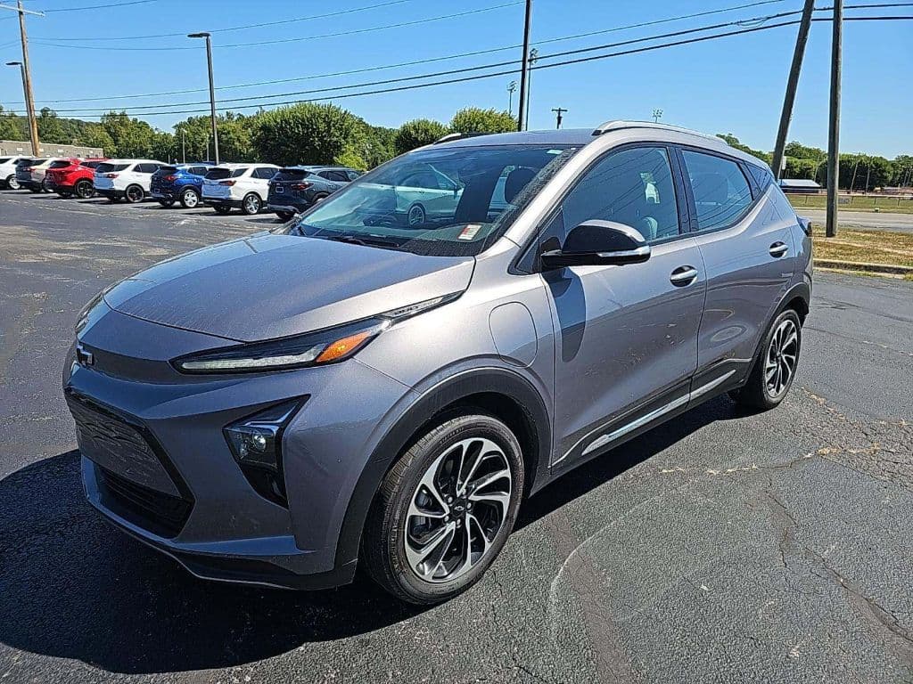 2023 Chevrolet Bolt EUV view 1
