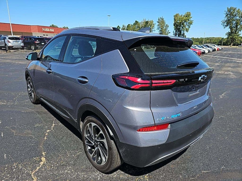 2023 Chevrolet Bolt EUV view 2