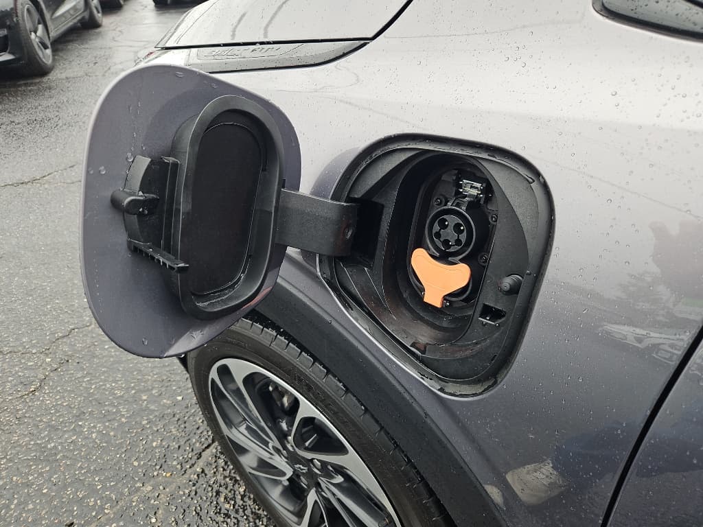 2023 Chevrolet Bolt EUV view 5