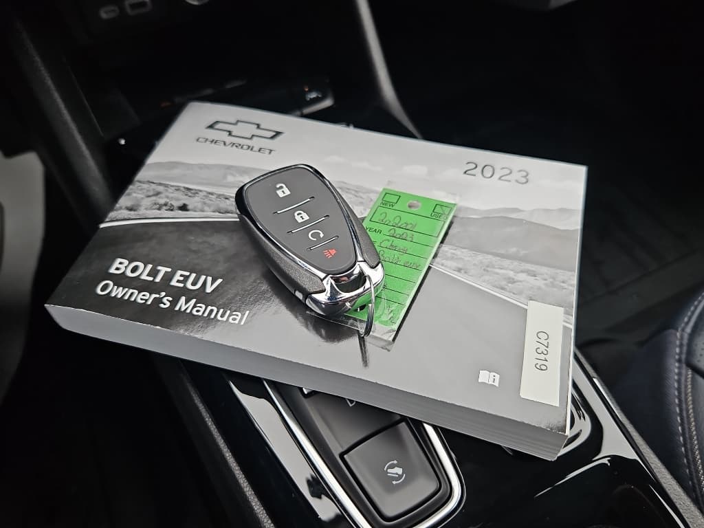 2023 Chevrolet Bolt EUV view 19