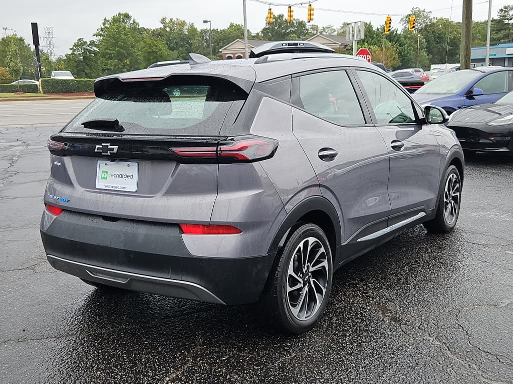 2023 Chevrolet Bolt EUV view 3