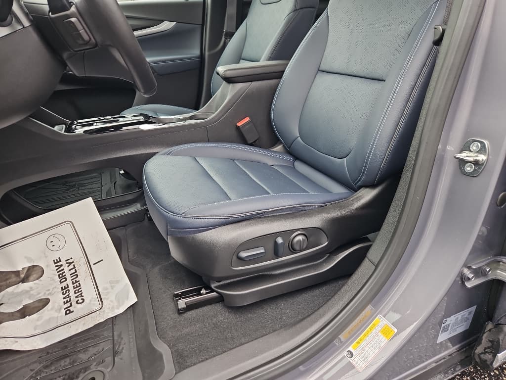 2023 Chevrolet Bolt EUV view 7