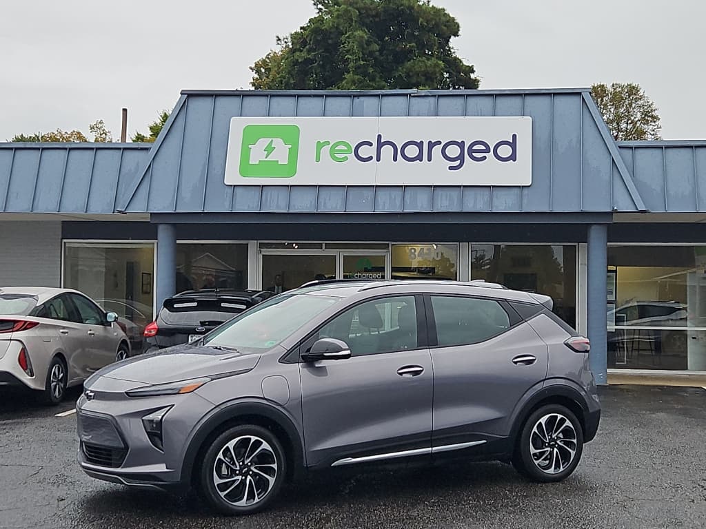 2023 Chevrolet Bolt EUV view 1