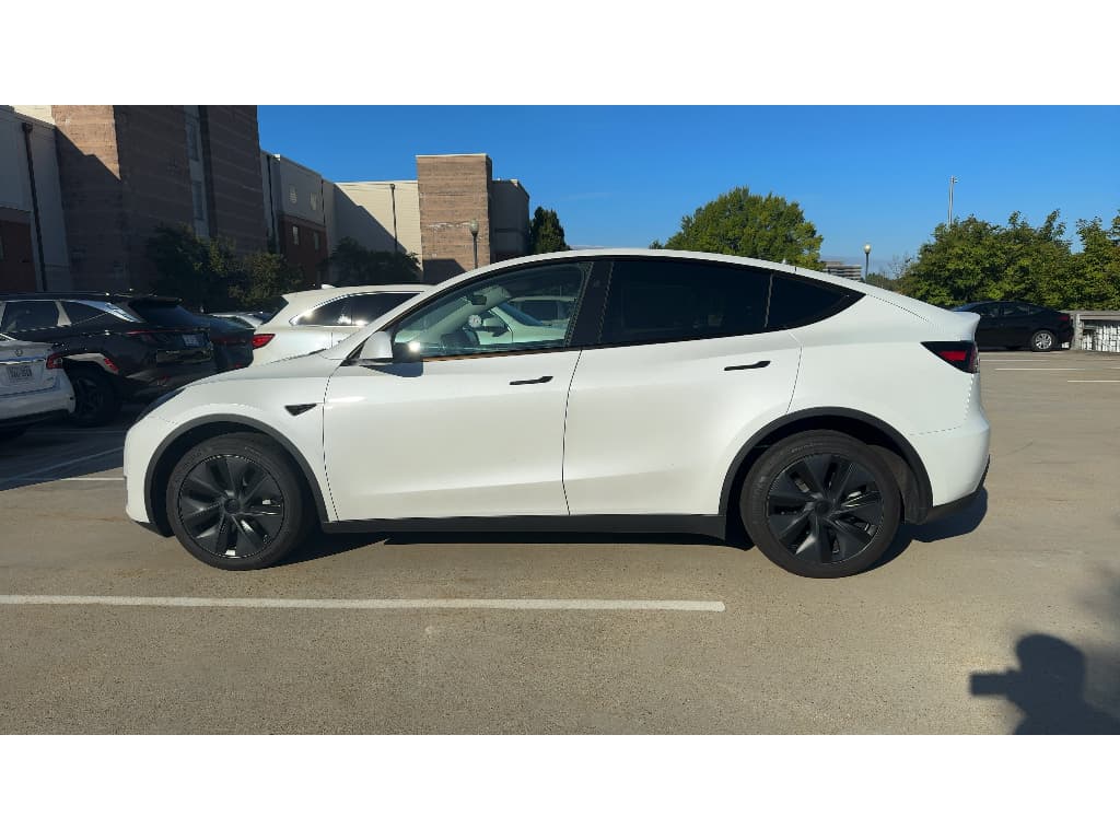 2024 Tesla Model Y view 5