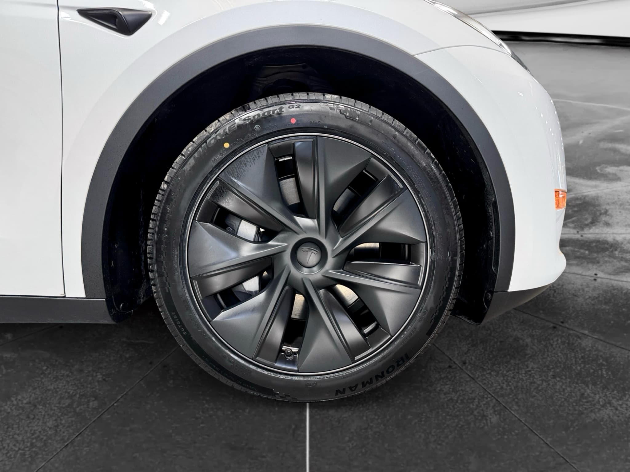 2024 Tesla Model Y view 35