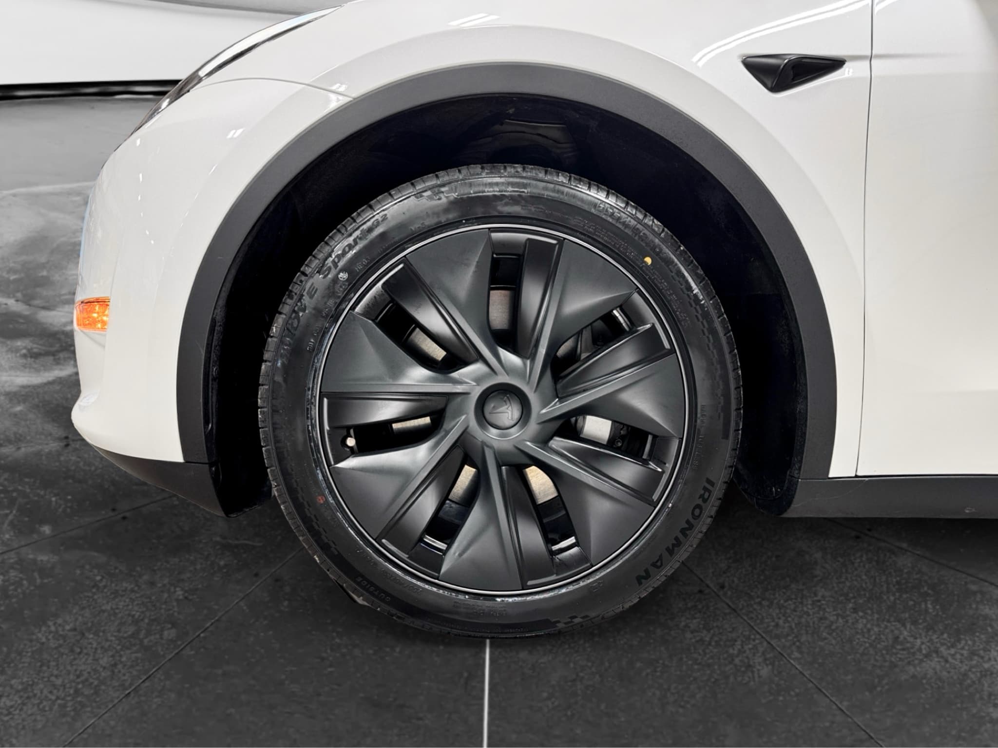 2024 Tesla Model Y view 29