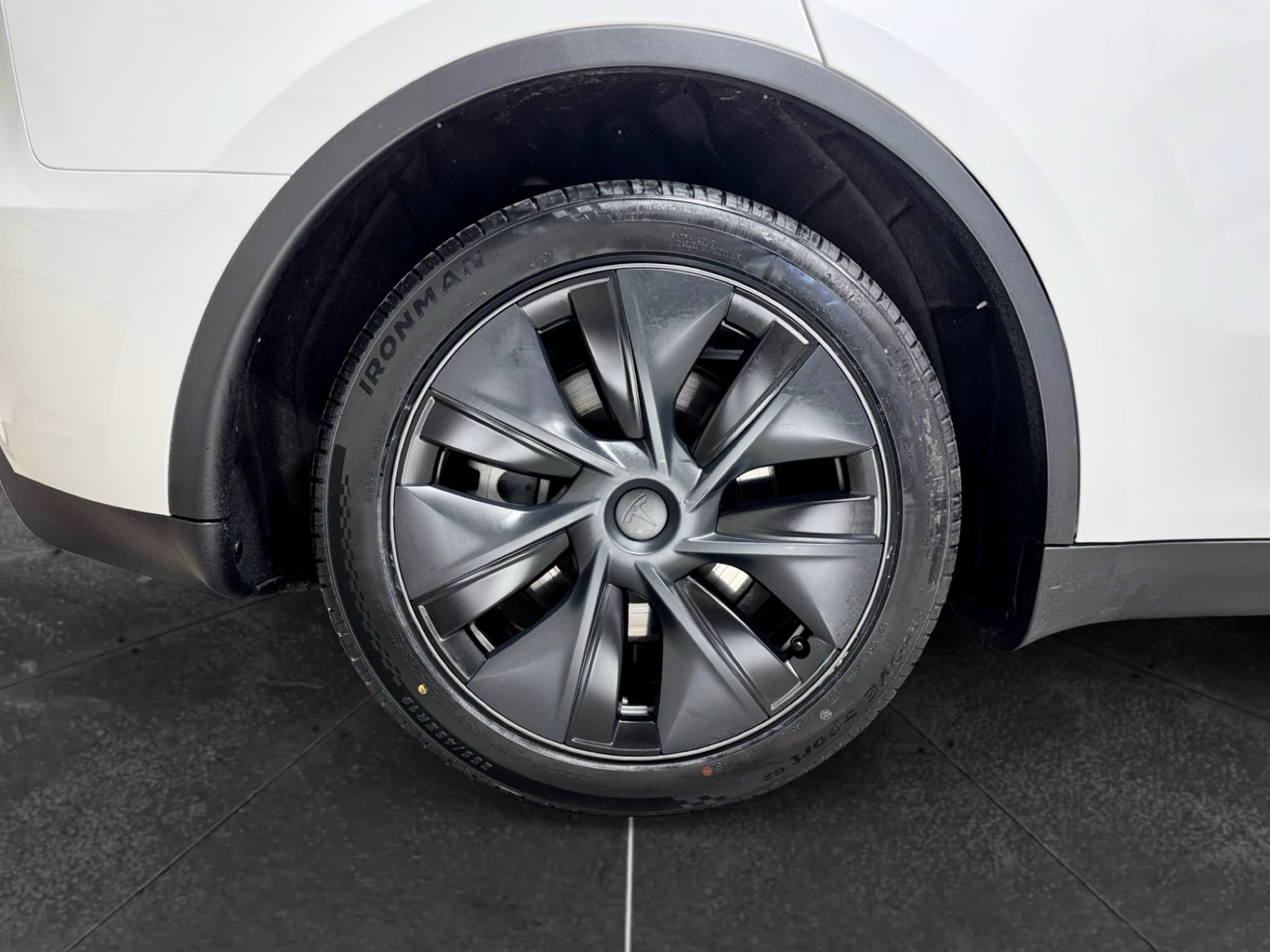 2024 Tesla Model Y view 33