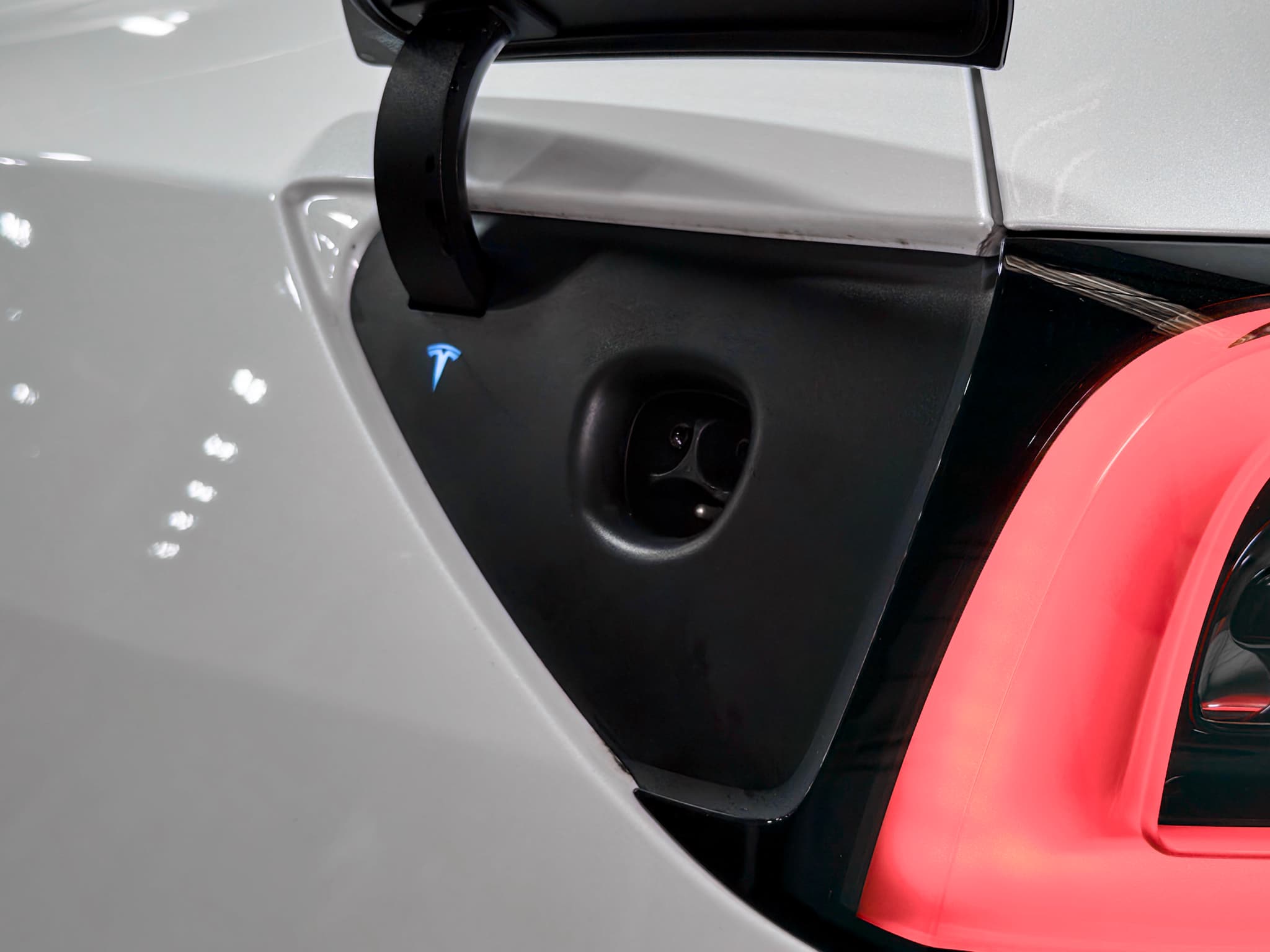 2024 Tesla Model Y view 5