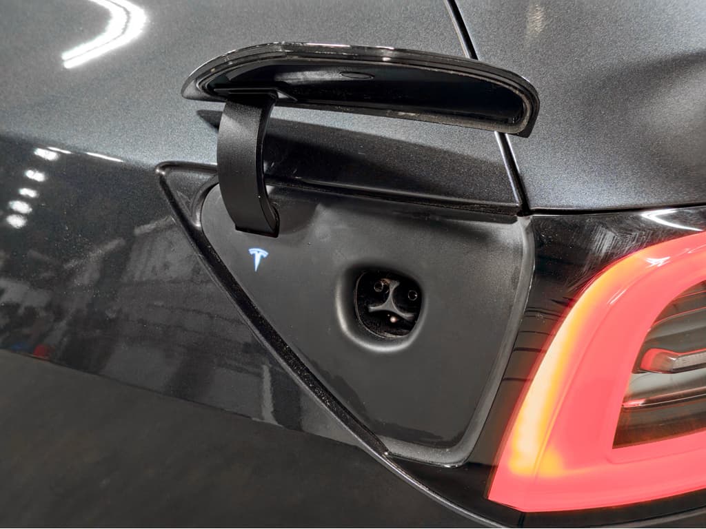 2024 Tesla Model Y view 5