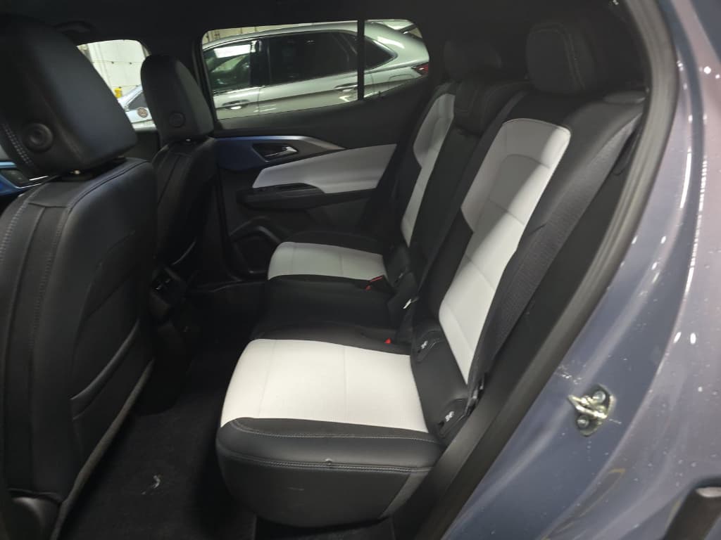 2025 Chevrolet Equinox EV view 6