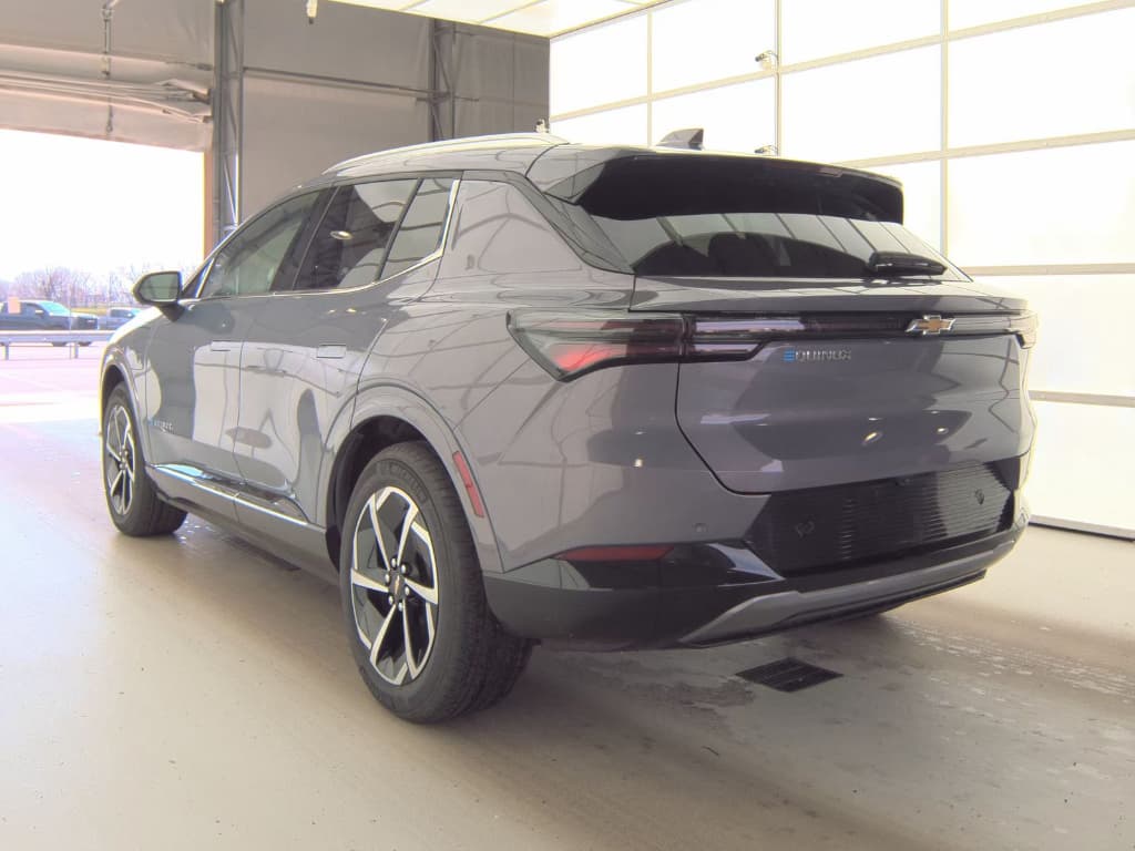 2025 Chevrolet Equinox EV view 4
