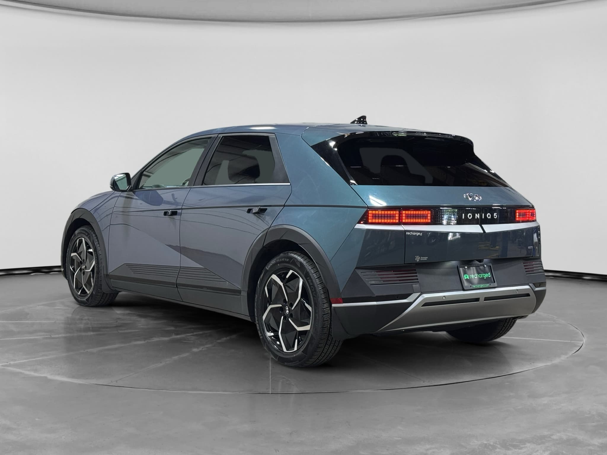 2023 Hyundai IONIQ 5 view 2