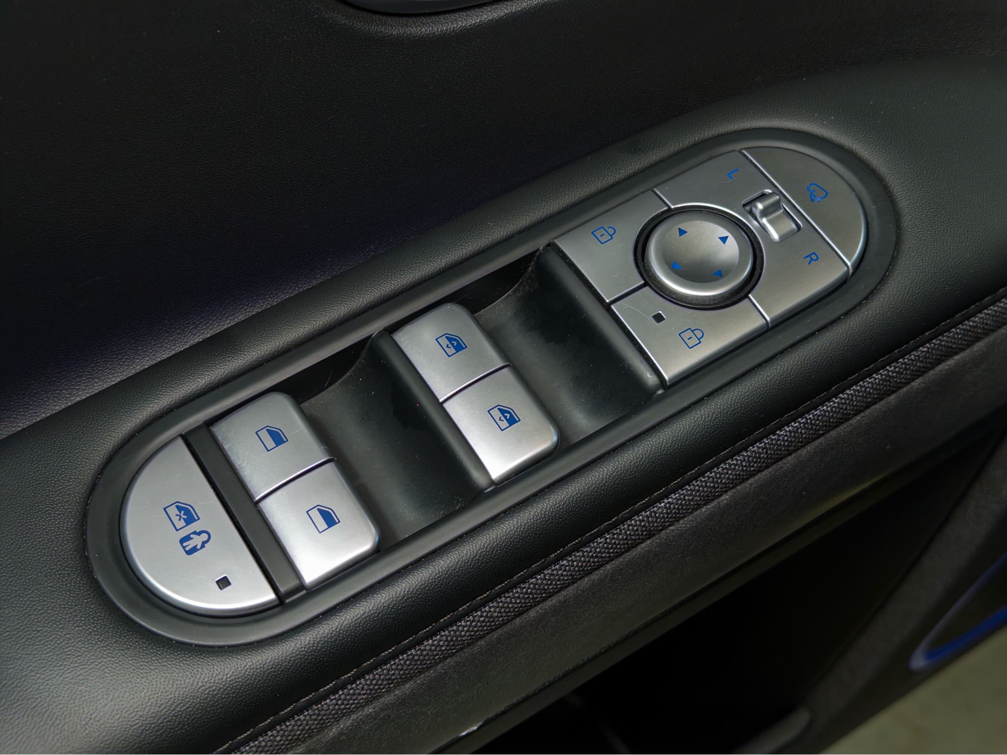 2023 Hyundai IONIQ 5 view 7