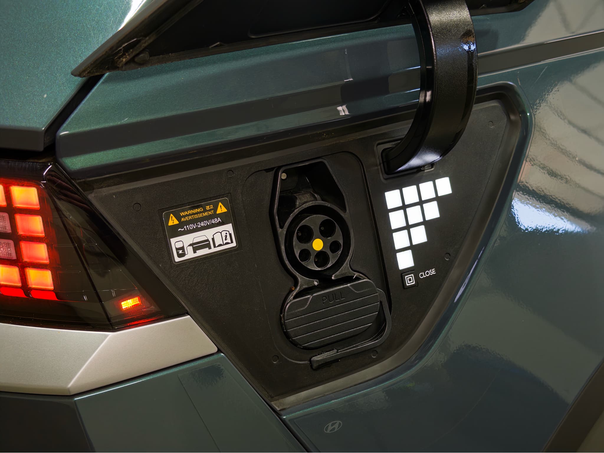 2023 Hyundai IONIQ 5 view 5