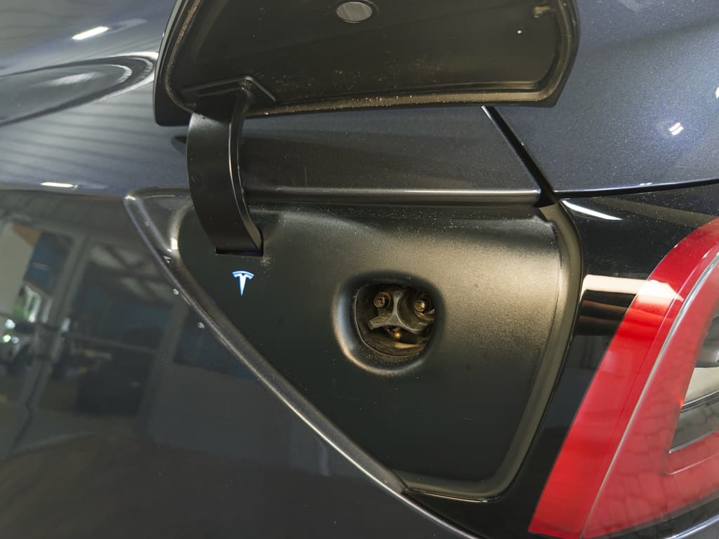 2023 Tesla Model Y view 5