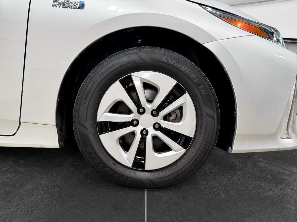 2022 Toyota Prius Prime view 32