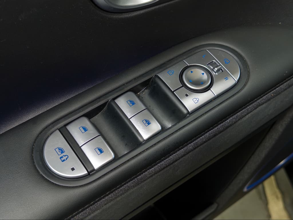 2023 Hyundai IONIQ 5 view 8