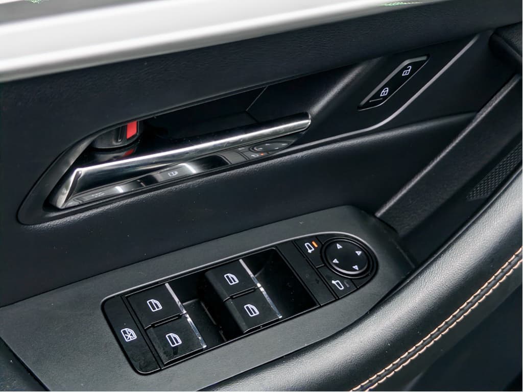2025 Mazda CX-90 PHEV view 8