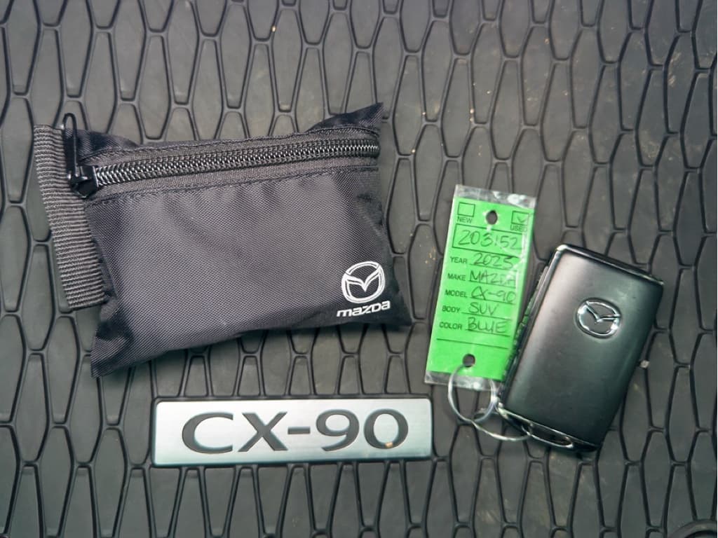 2025 Mazda CX-90 PHEV view 26