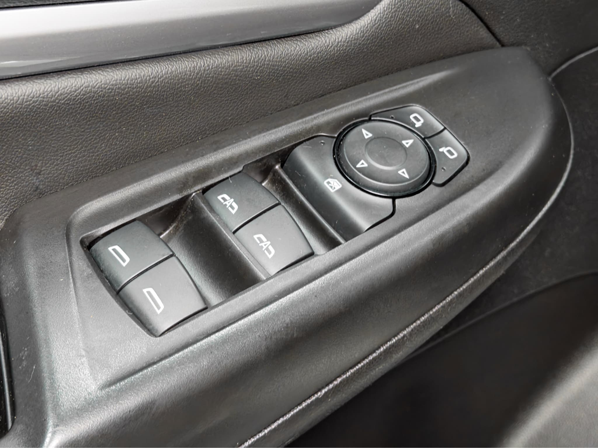 2023 Chevrolet Bolt EUV view 7