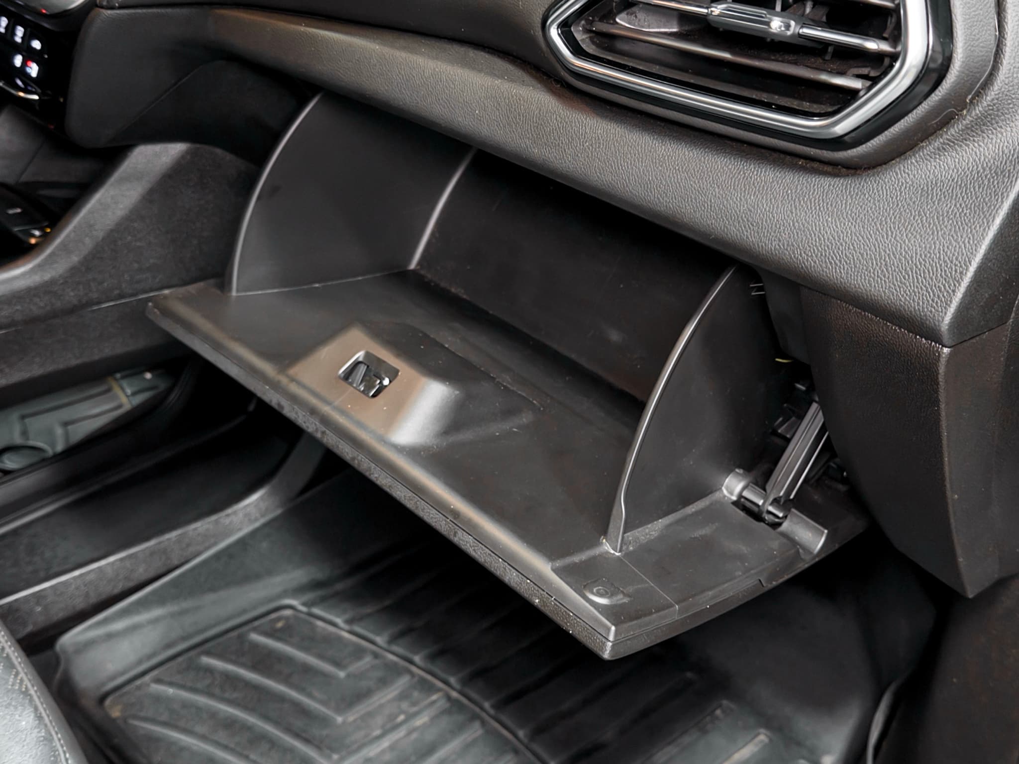 2023 Chevrolet Bolt EUV view 20