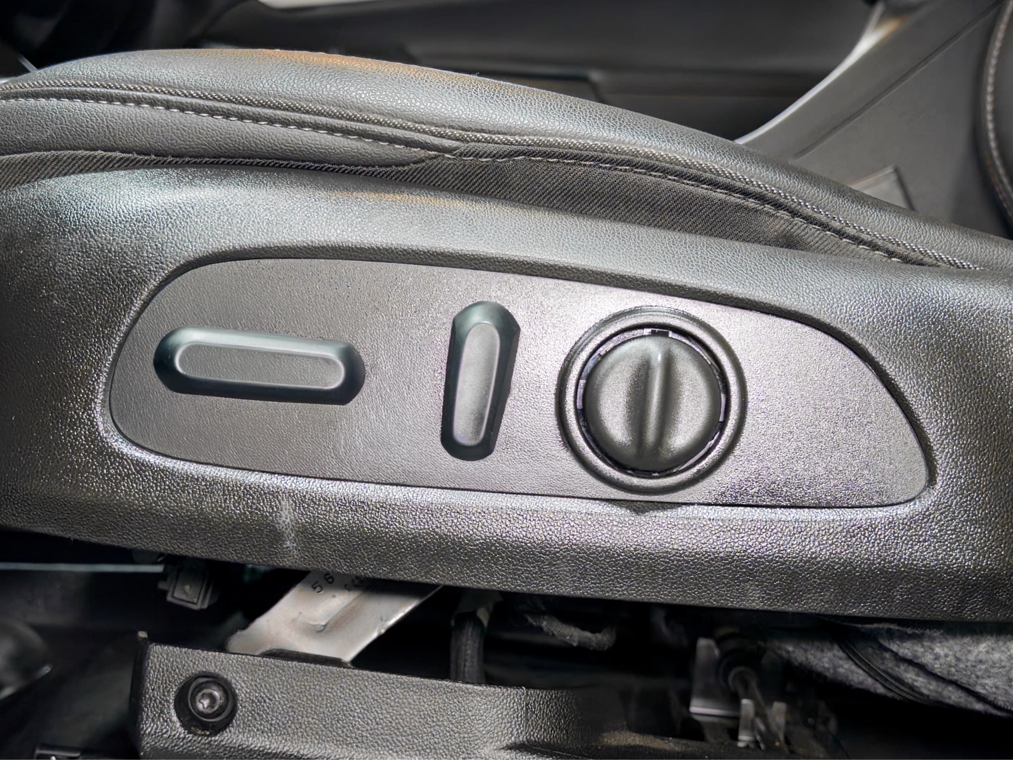 2023 Chevrolet Bolt EUV view 6