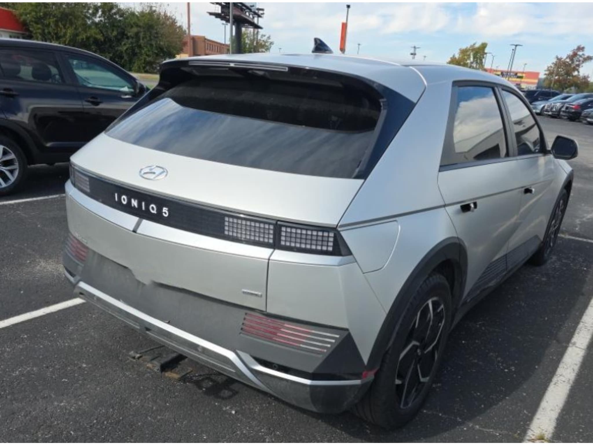 2023 Hyundai IONIQ 5 view 3