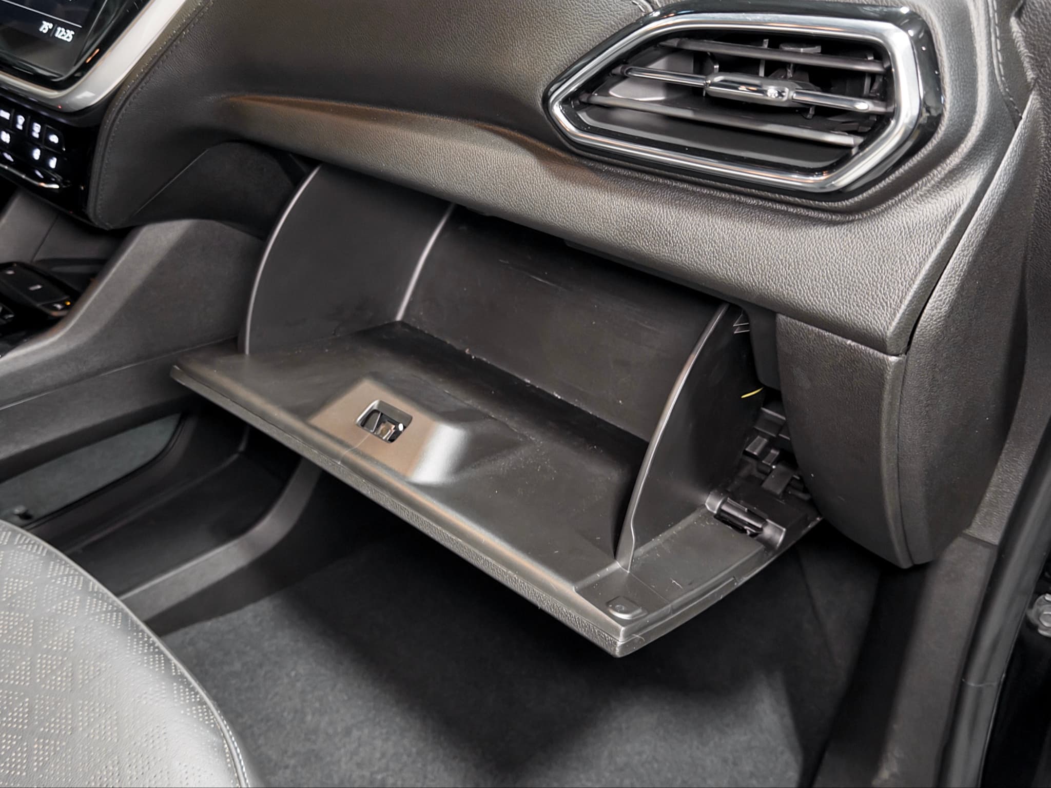 2023 Chevrolet Bolt EV view 20