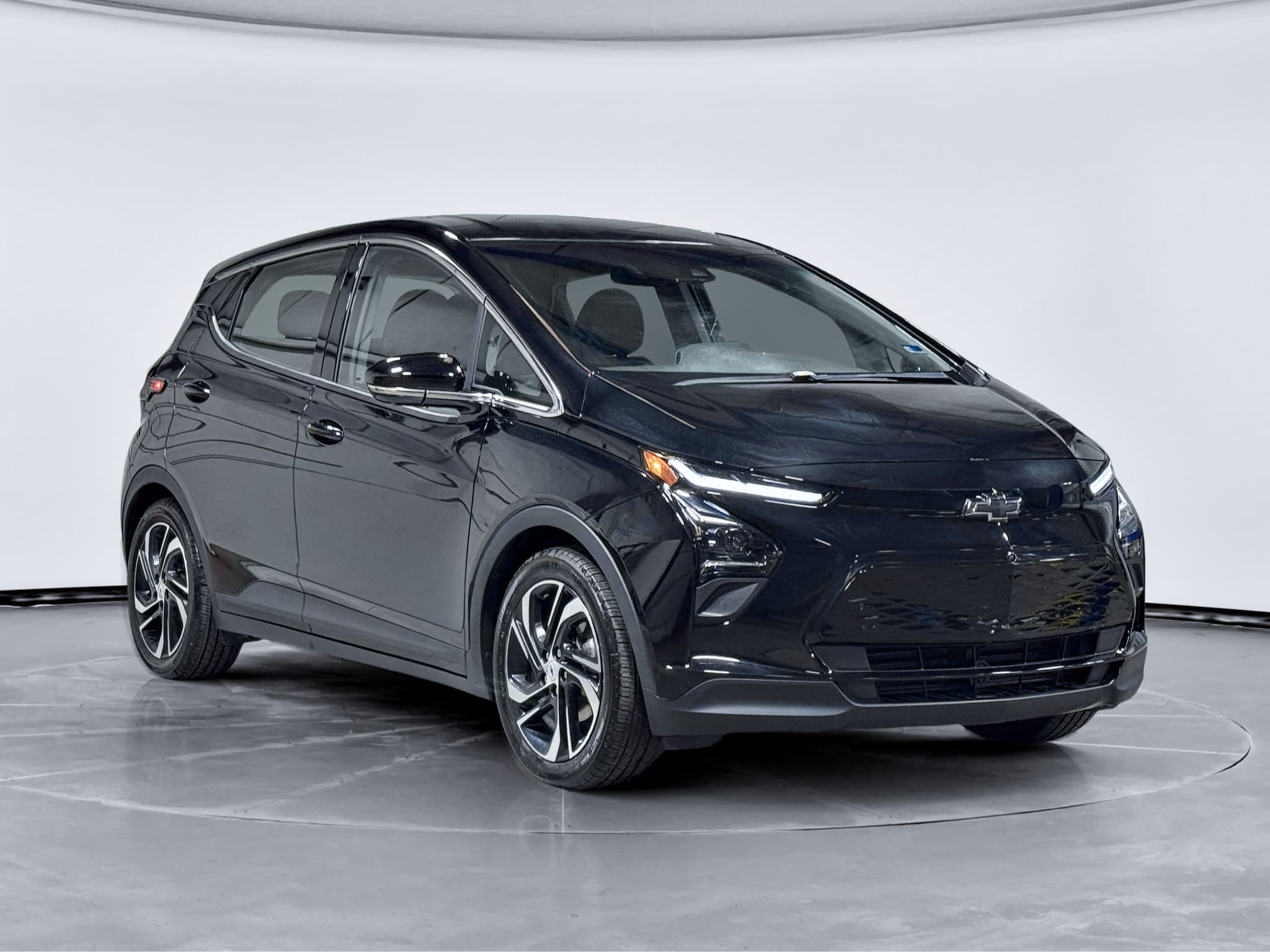 2023 Chevrolet Bolt EV view 4