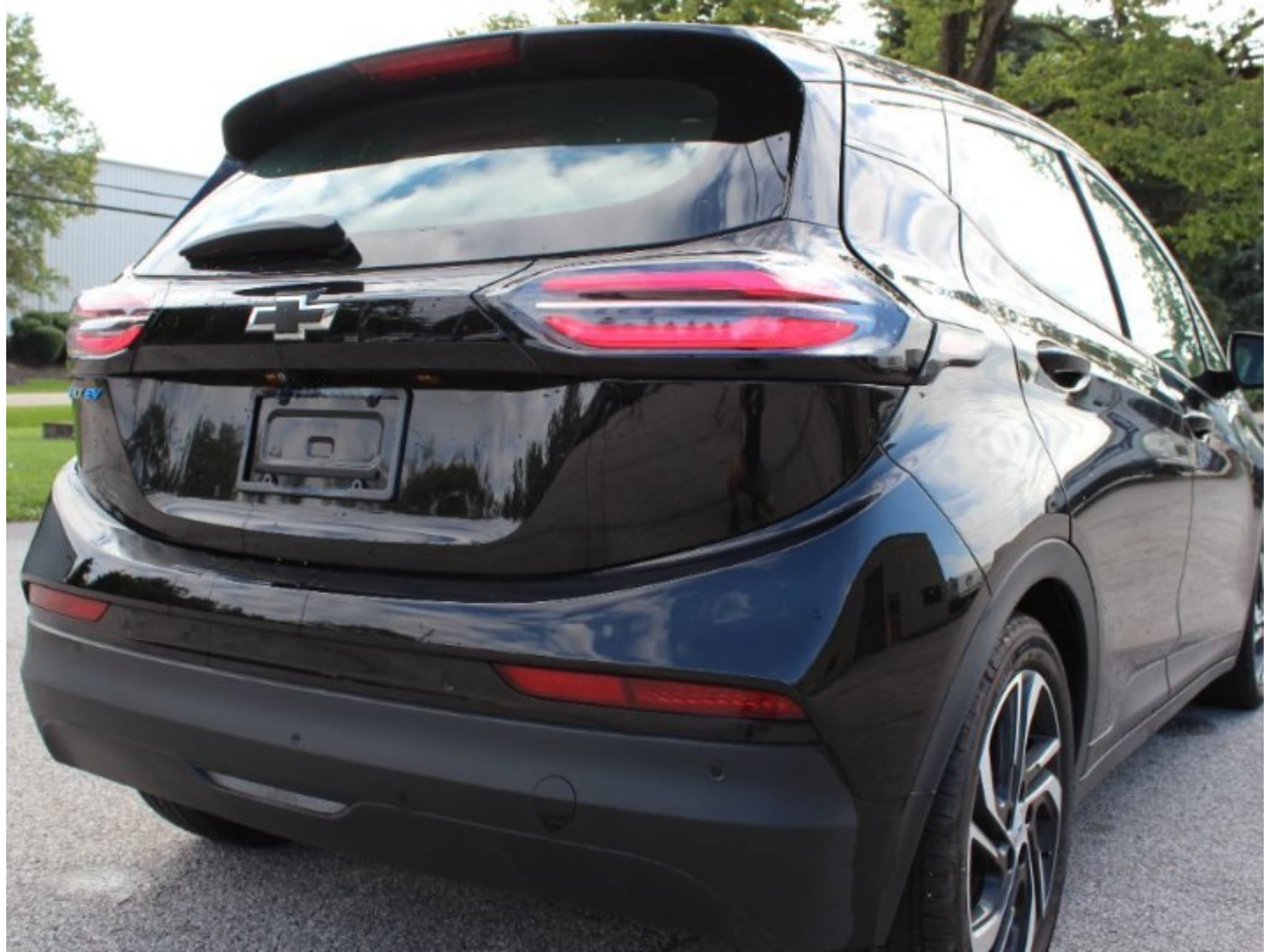 2023 Chevrolet Bolt EV view 4