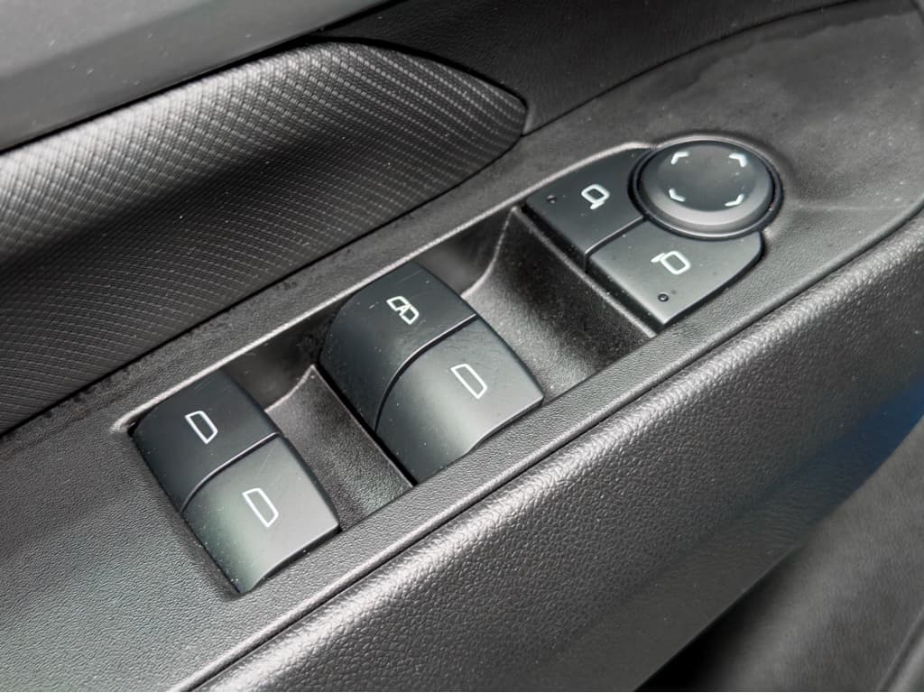 2025 Chevrolet Equinox EV view 8
