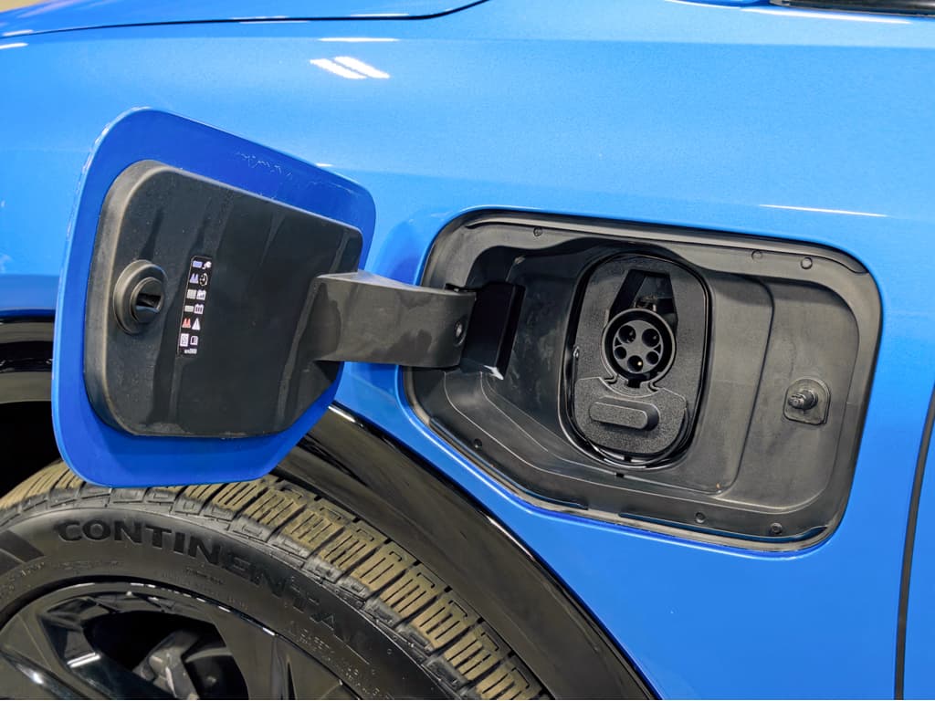 2025 Chevrolet Equinox EV view 5