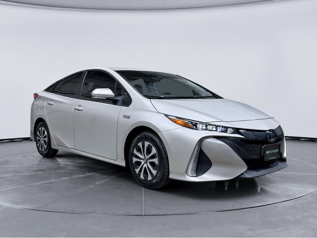 2022 Toyota Prius Prime view 4