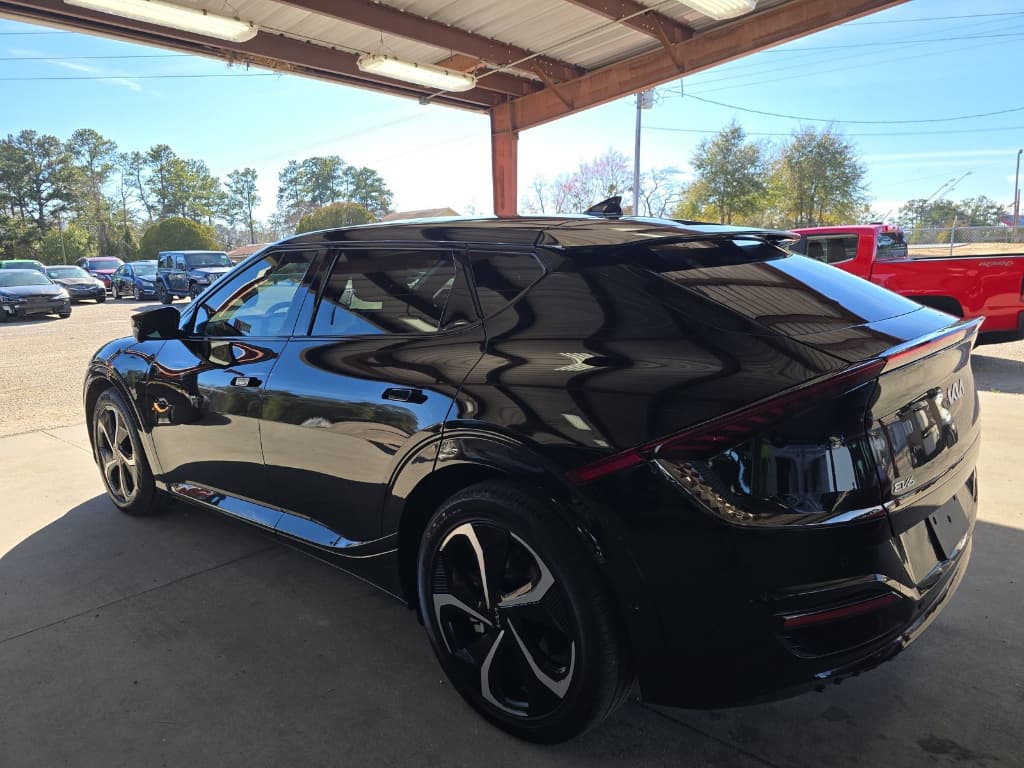 2024 Kia EV6 view 4