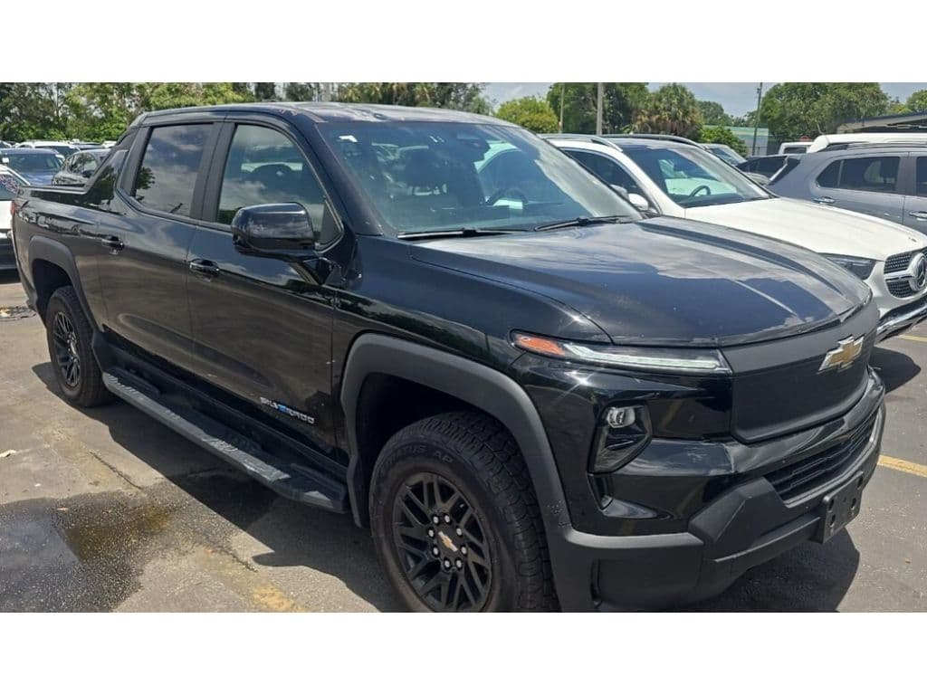 2024 Chevrolet Silverado EV view 2