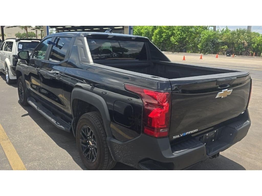 2024 Chevrolet Silverado EV view 4