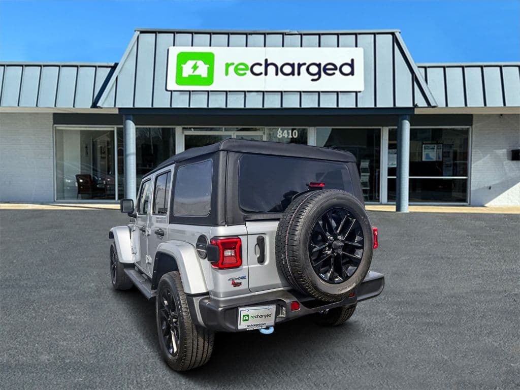2022 Jeep Wrangler view 4