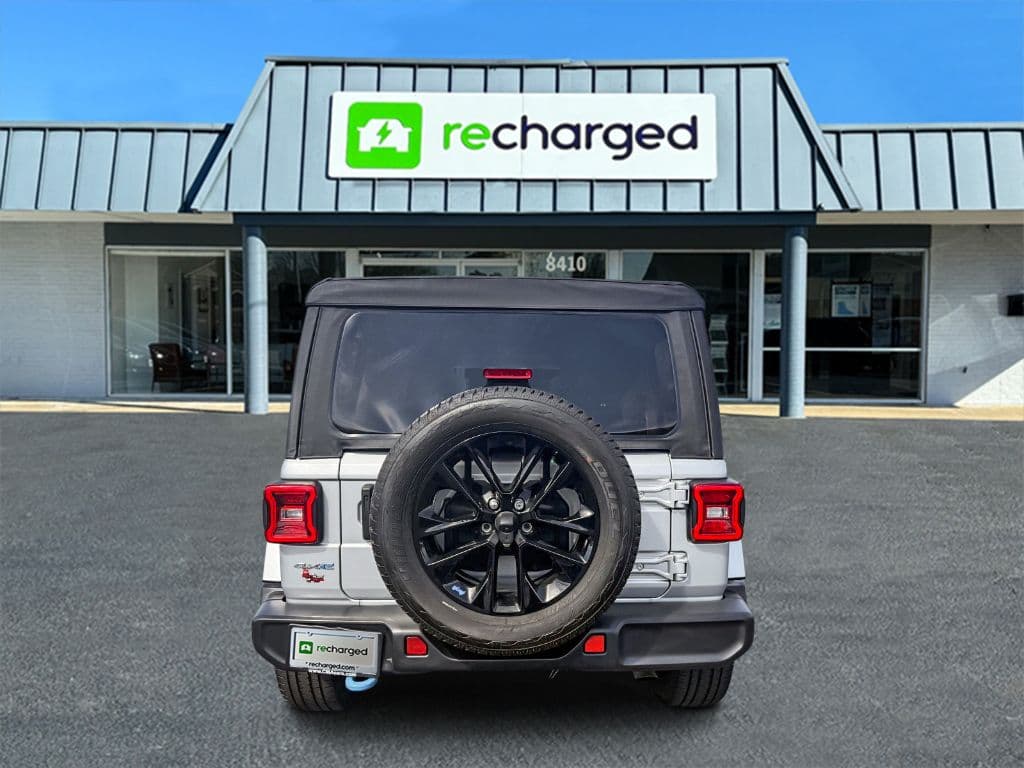 2022 Jeep Wrangler view 5