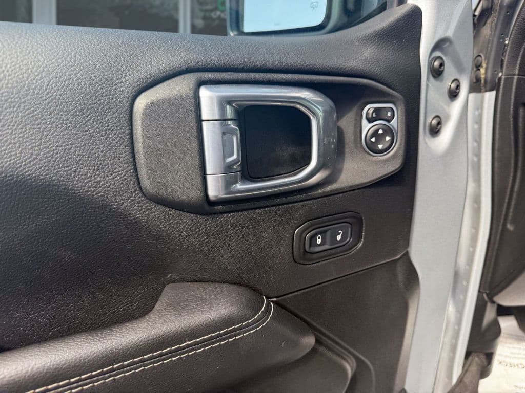 2022 Jeep Wrangler view 12