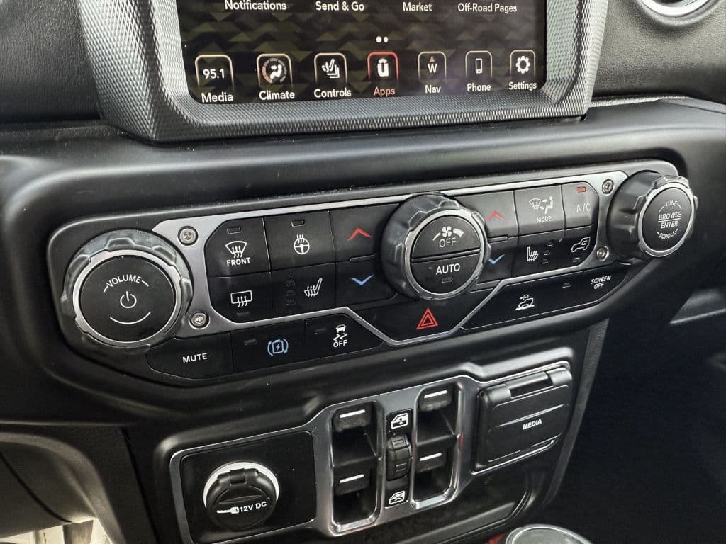 2022 Jeep Wrangler view 23