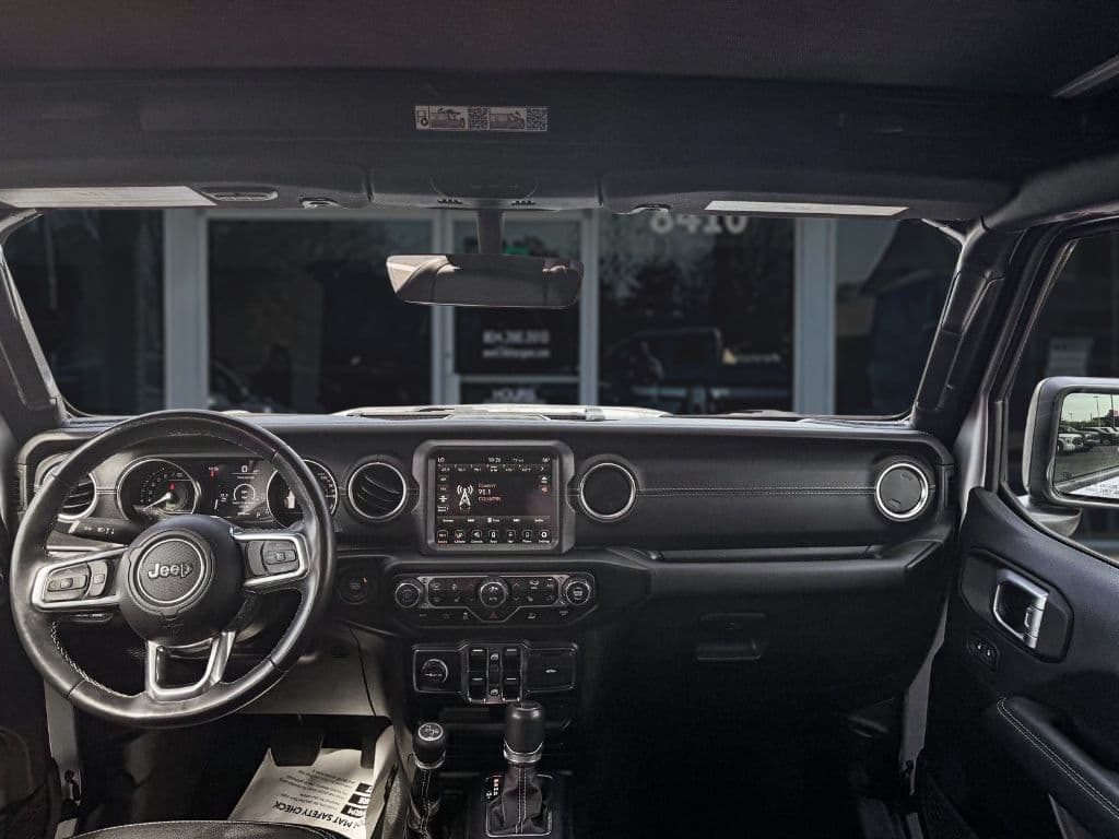 2022 Jeep Wrangler view 26