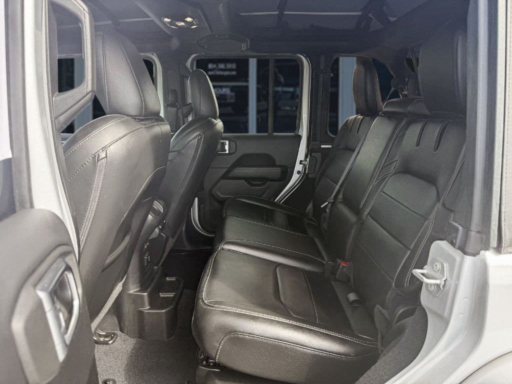 2022 Jeep Wrangler view 27