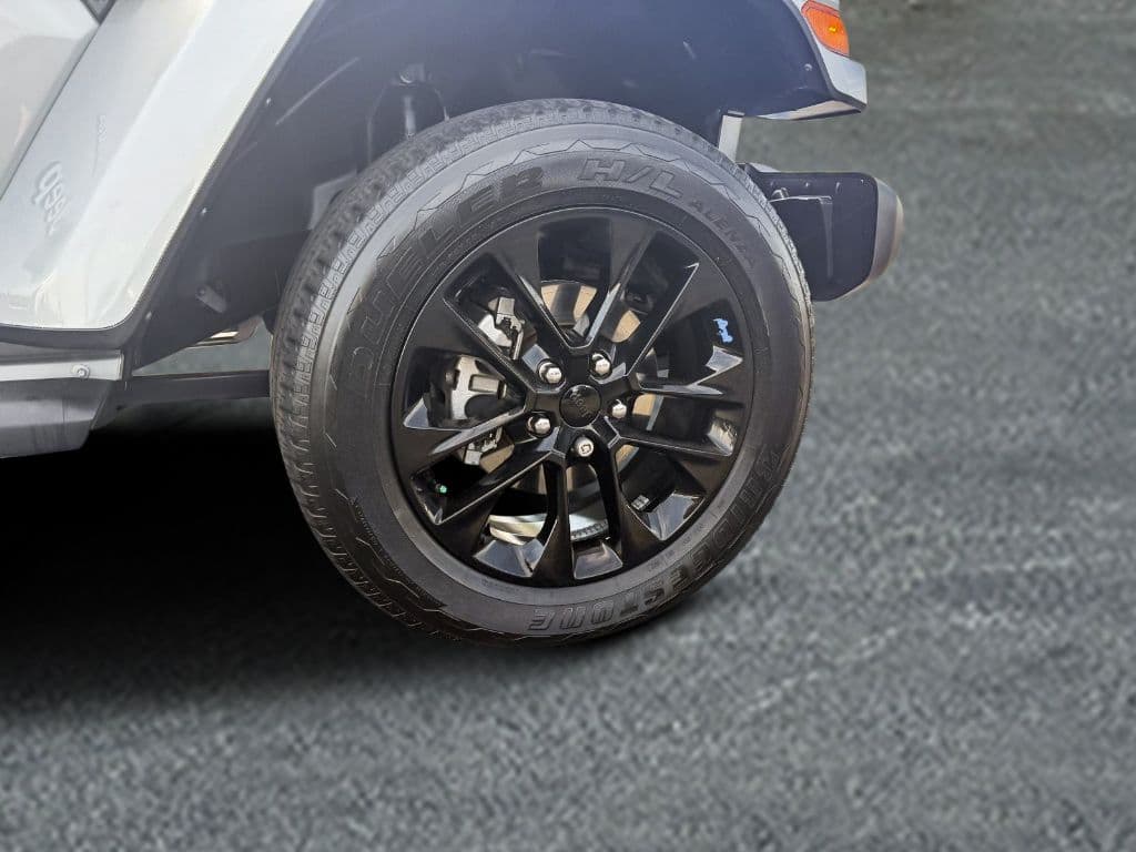 2022 Jeep Wrangler view 33