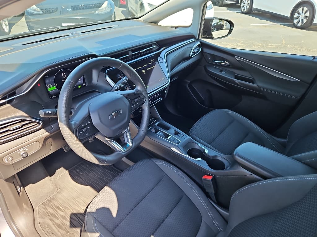 2023 Chevrolet Bolt EV view 17