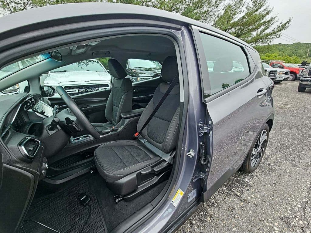 2023 Chevrolet Bolt EV view 9