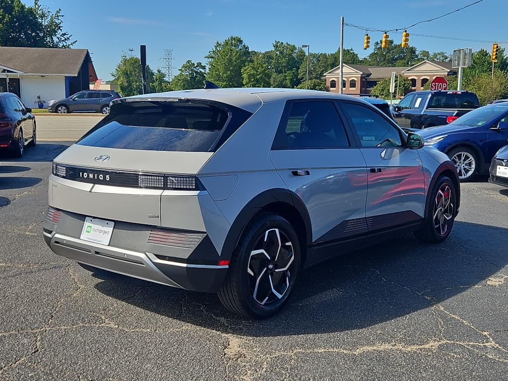 2023 Hyundai IONIQ 5 view 3