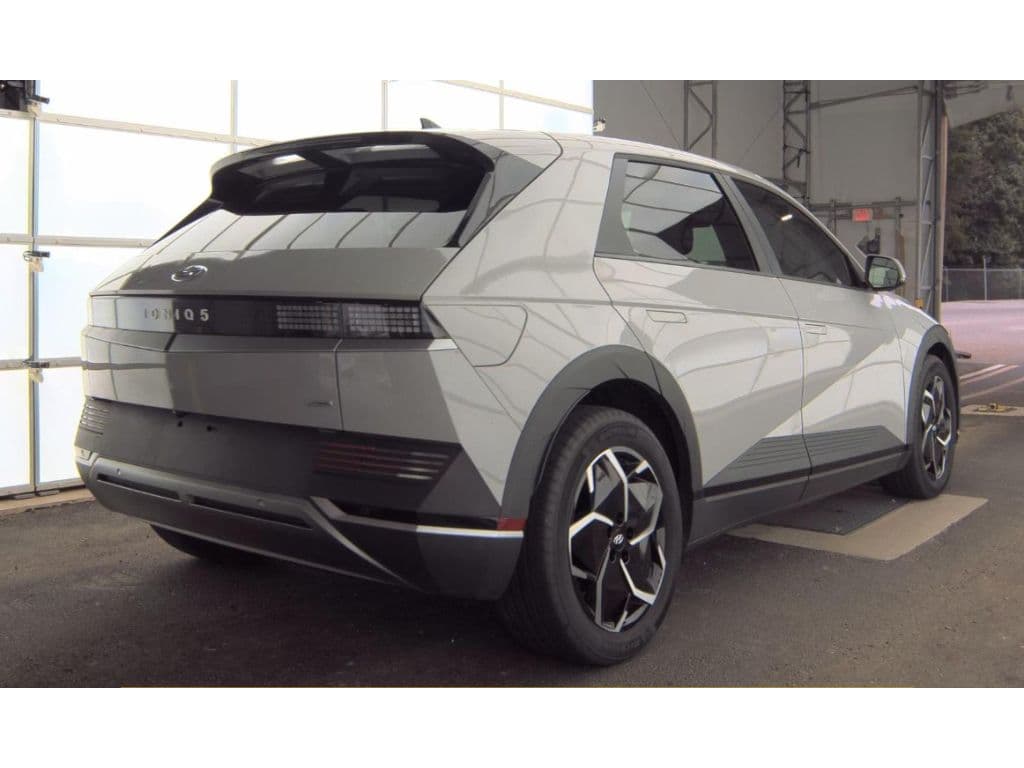 2023 Hyundai IONIQ 5 view 3